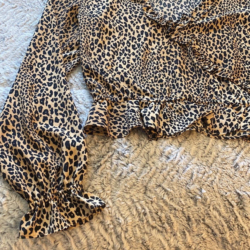 Cheetah Print Ruffle Top - Picture 2 of 3